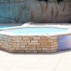 jacuzzi-piscine-exterieure-camping-domaine-gil
