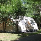 place-camping-tente-ombre-soleil-domaine-gil-aubenas